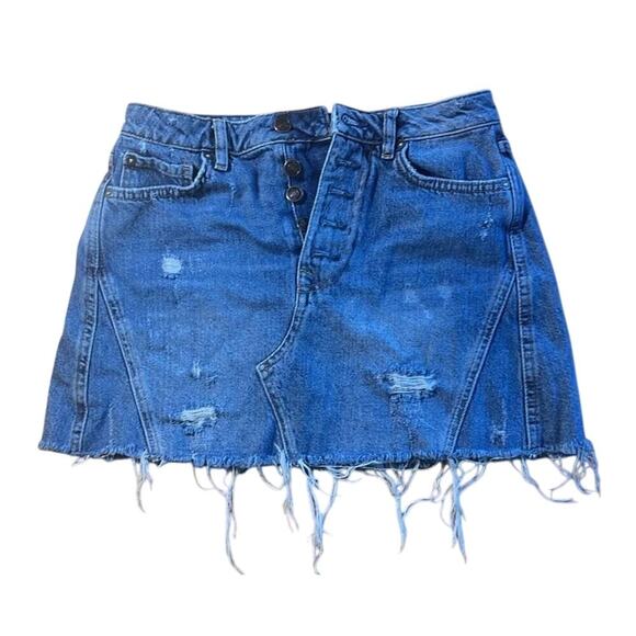 Free People Dresses & Skirts - Free People Frayed Hem Denim Miniskirt size 27 We The Free